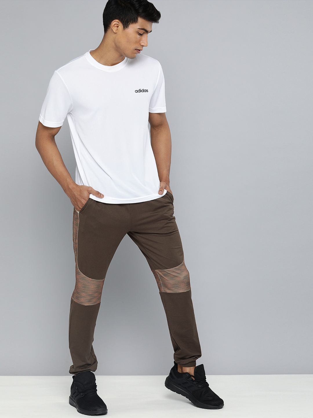 HRX By Hrithik Roshan Men Cocoa Shell Slim Fit Brand Carrier Rapid-Dry Training Joggers, Brown
HRX By Hrithik Roshan Men Cocoa Shell Slim Fit Brand Carrier Rapid-Dry Training Joggers, Brown