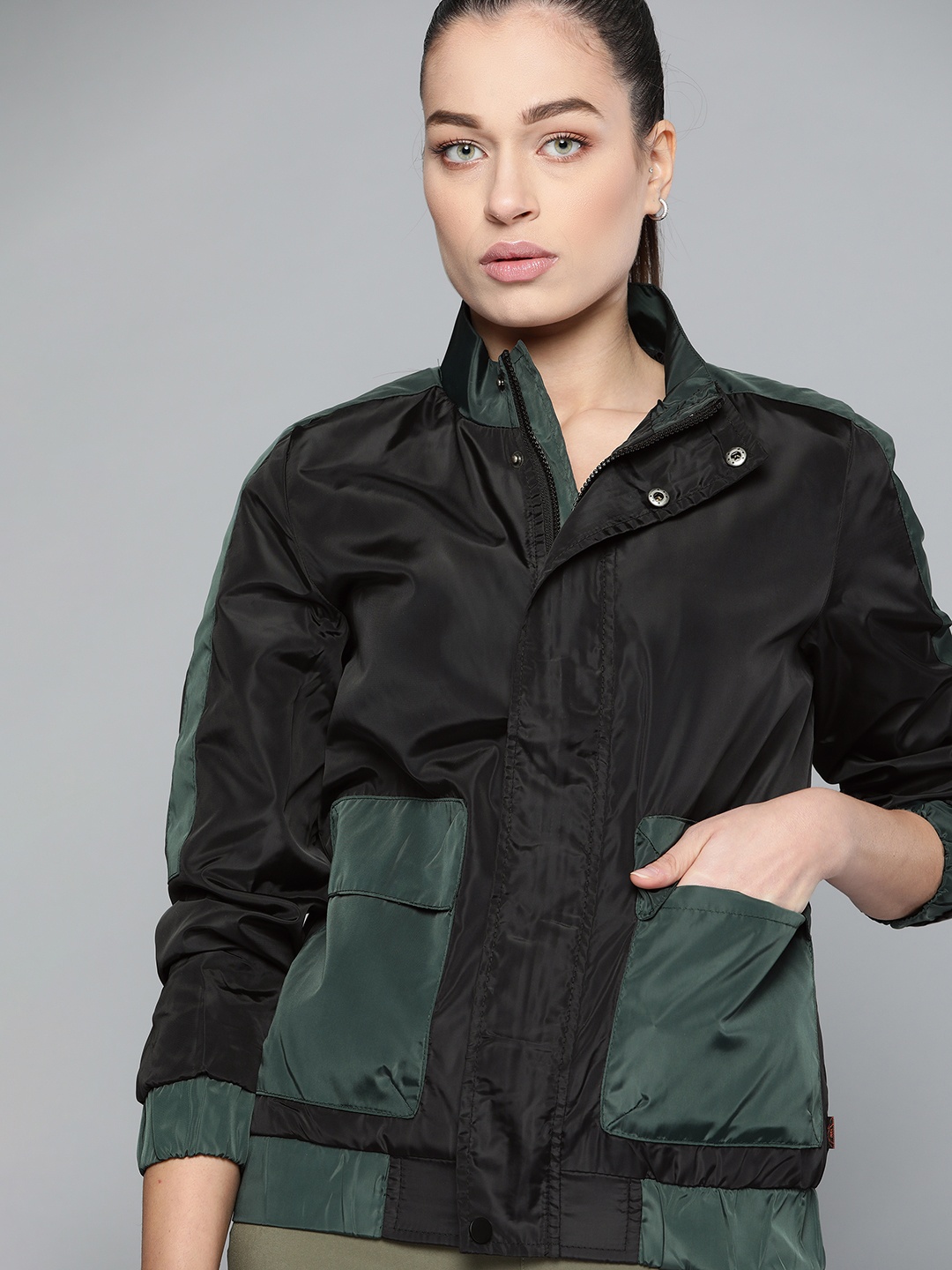 HRX By Hrithik Roshan Outdoor Women Winter Moss Rapid-Dry Colourblock Jackets, Black
HRX By Hrithik Roshan Outdoor Women Winter Moss Rapid-Dry Colourblock Jackets, Black
