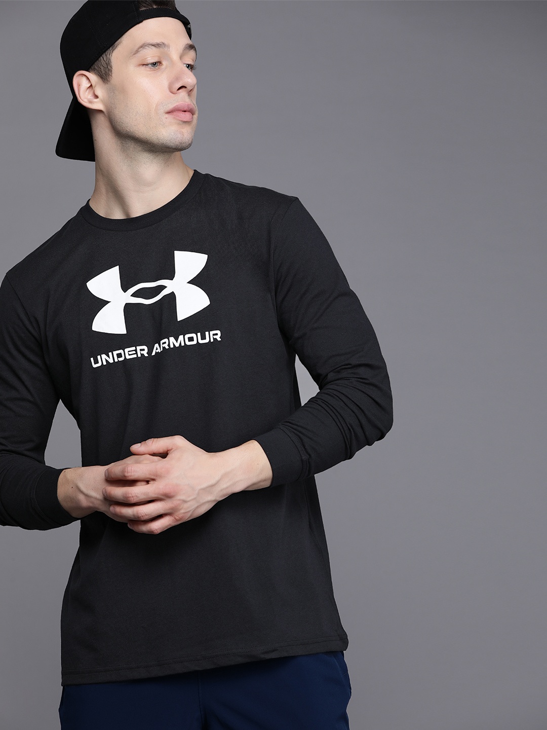 UNDER ARMOUR Men Black & White Logo Print Long Sleeve Loose Fit Sportstyle Loose T-shirt
UNDER ARMOUR Men Black & White Logo Print Long Sleeve Loose Fit Sportstyle Loose T-shirt