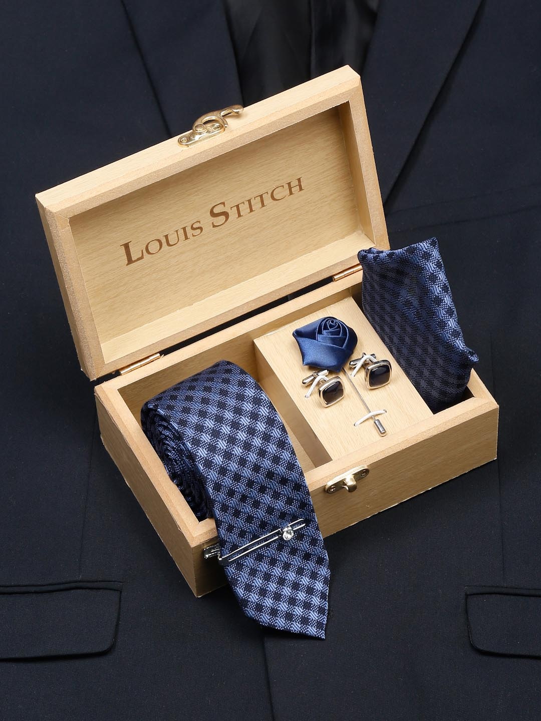 LOUIS STITCH Men's Royal Blue Italian Silk Necktie Accessory Gift Set, Navy blue
LOUIS STITCH Men's Royal Blue Italian Silk Necktie Accessory Gift Set, Navy blue