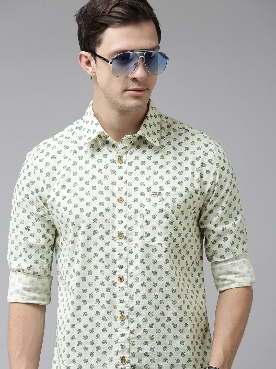 U S Polo Assn Denim Co Men Off White & Green Slim Fit Ditsy Floral Printed Casual Shirt
U S Polo Assn Denim Co Men Off White & Green Slim Fit Ditsy Floral Printed Casual Shirt