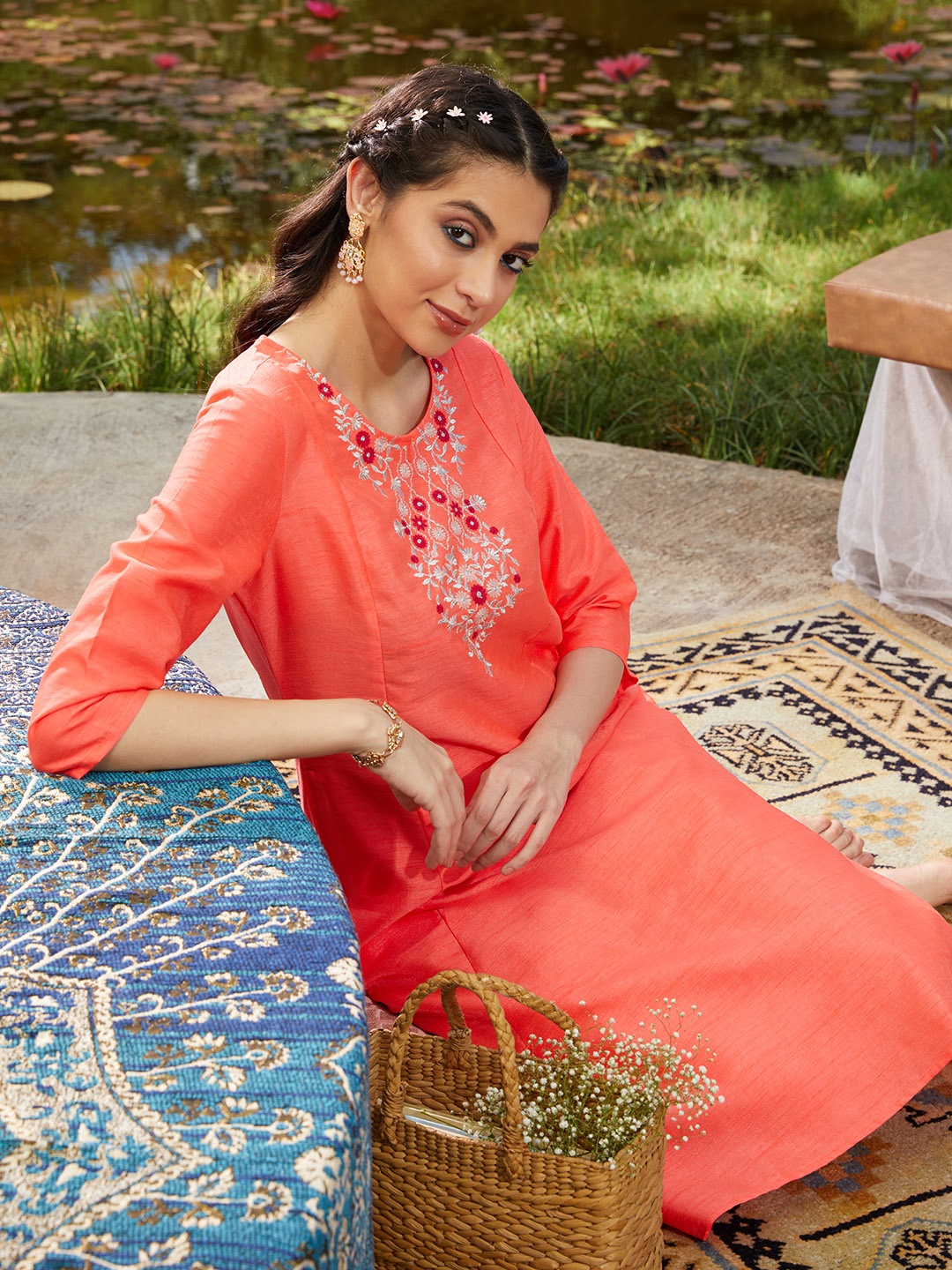 Sangria Women Pink Ethnic Motifs Yoke Design Panelled Thread Work Kurta with Trousers
Sangria Women Pink Ethnic Motifs Yoke Design Panelled Thread Work Kurta with Trousers