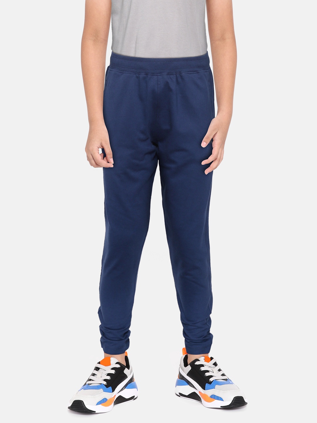 HRX by Hrithik Roshan U-17 Lifestyle Boys Estate Blue Bio-Wash Brand Carrier Track Pants, Navy blue
HRX by Hrithik Roshan U-17 Lifestyle Boys Estate Blue Bio-Wash Brand Carrier Track Pants, Navy blue