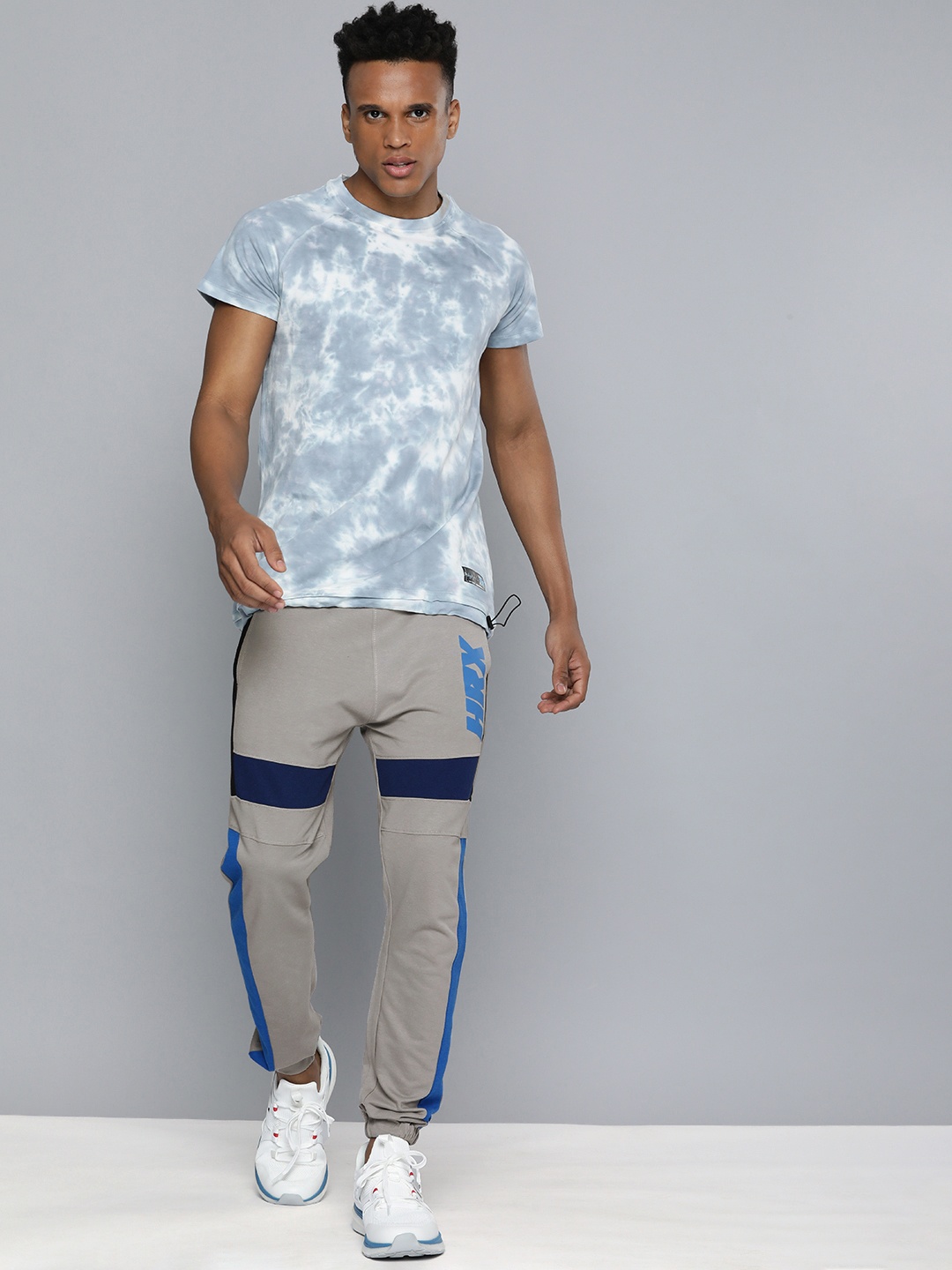 HRX By Hrithik Roshan Lifestyle Men Grey & Blue Slim Fit Bio-Wash Colourblock Joggers
HRX By Hrithik Roshan Lifestyle Men Grey & Blue Slim Fit Bio-Wash Colourblock Joggers