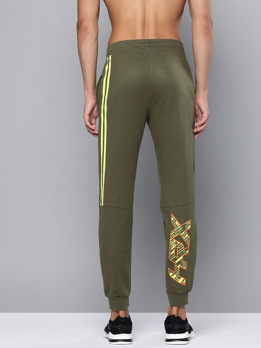 HRX By Hrithik Roshan Men Burnt Olive Colourblock Slim Fit Rapid-Dry Training Joggers
HRX By Hrithik Roshan Men Burnt Olive Colourblock Slim Fit Rapid-Dry Training Joggers