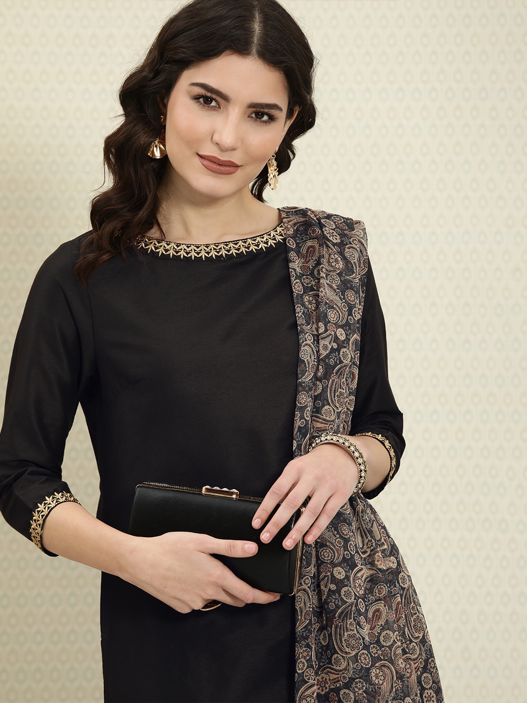 House of Pataudi Women Black Embroidered Thread Work Kurta with Palazzos & With Dupatta
House of Pataudi Women Black Embroidered Thread Work Kurta with Palazzos & With Dupatta