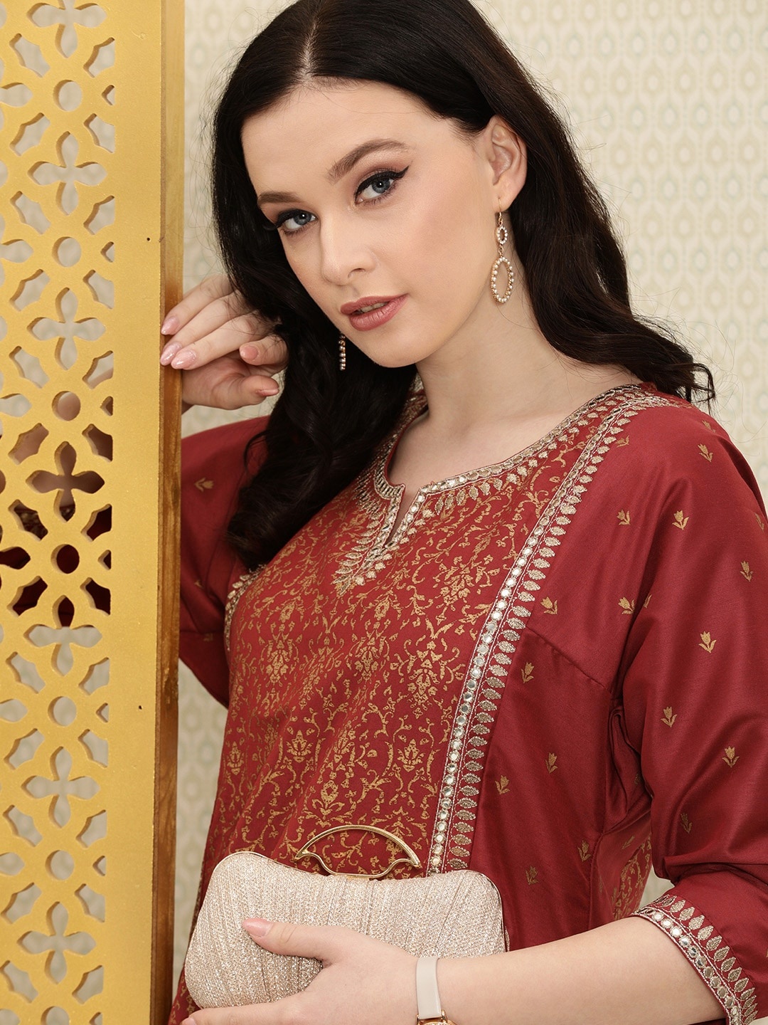 House of Pataudi Women Red & Gold-Toned Ethnic Motifs Printed Mirror Work Jashn Kurta
House of Pataudi Women Red & Gold-Toned Ethnic Motifs Printed Mirror Work Jashn Kurta