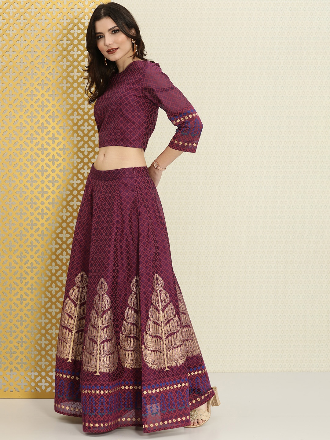 House of Pataudi Women Purple Ethnic Motifs Printed Jashn Top with Skirt & Dupatta
House of Pataudi Women Purple Ethnic Motifs Printed Jashn Top with Skirt & Dupatta