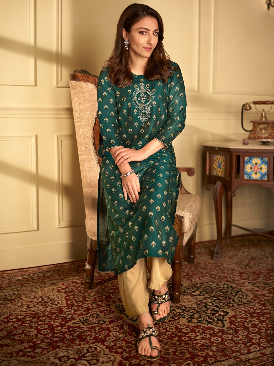 House of Pataudi Women Teal Green & Golden Printed Rozana Kurta with Embroidery Detail
House of Pataudi Women Teal Green & Golden Printed Rozana Kurta with Embroidery Detail