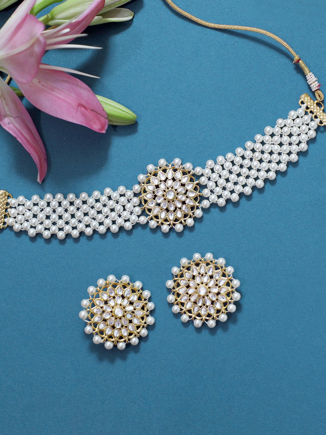 KARATCART Gold-Plated White & Green Kundan-Studded Pearl Beaded Handcrafted Traditional Jewellery Set
KARATCART Gold-Plated White & Green Kundan-Studded Pearl Beaded Handcrafted Traditional Jewellery Set