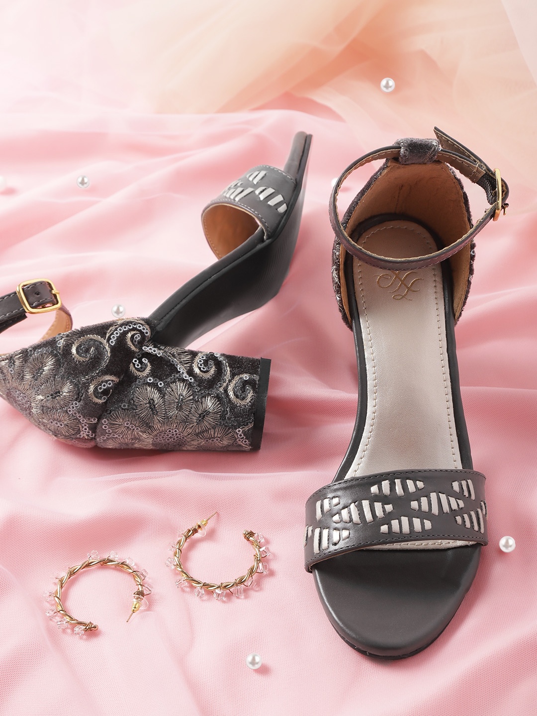 House of Pataudi Charcoal Grey & OffWhite Woven Design Embellished Handcrafted Block Heels
House of Pataudi Charcoal Grey & OffWhite Woven Design Embellished Handcrafted Block Heels