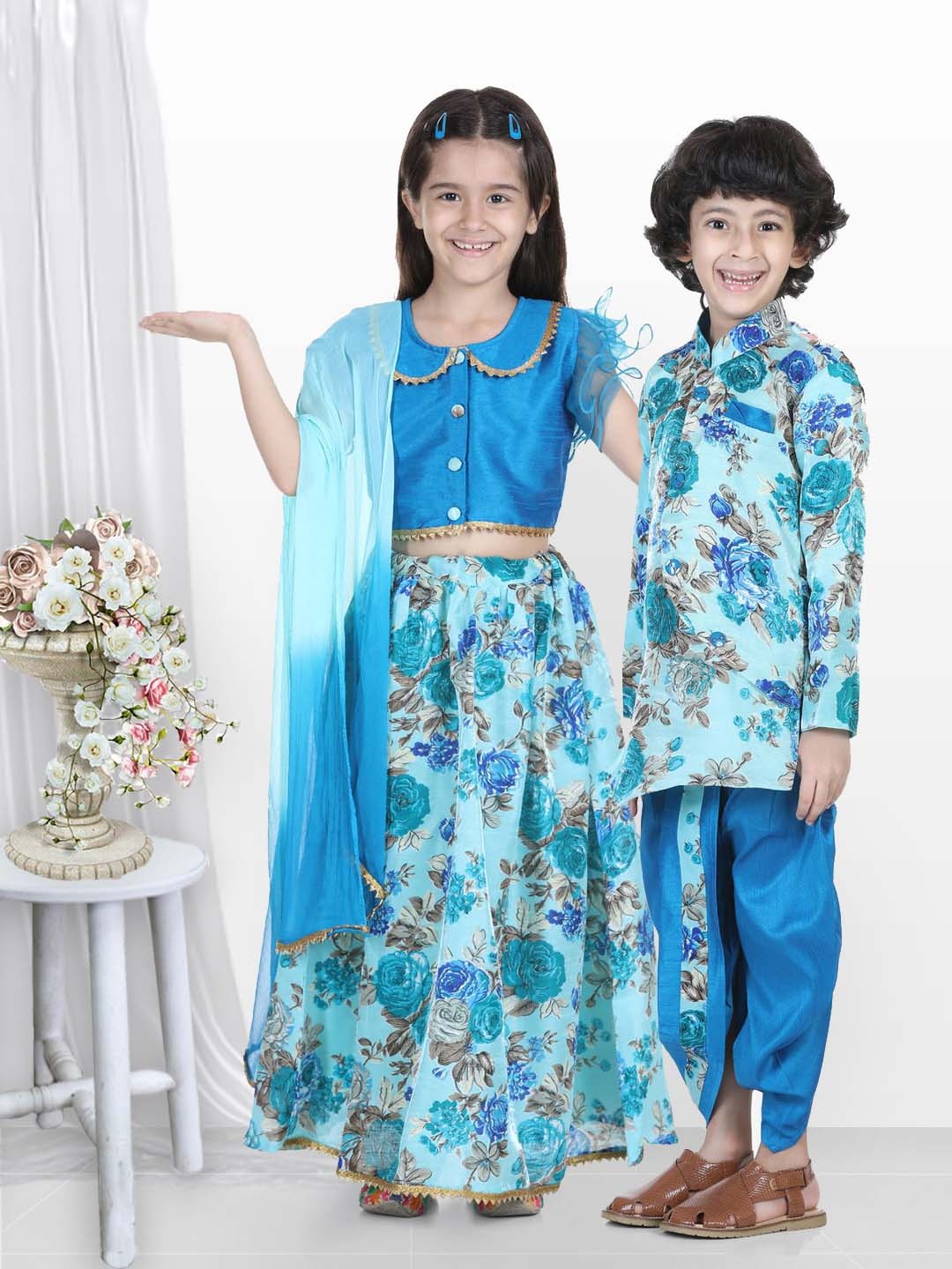 BownBee Girls Blue & Grey Printed Foil Print Ready to Wear Lehenga & Blouse With Dupatta
BownBee Girls Blue & Grey Printed Foil Print Ready to Wear Lehenga & Blouse With Dupatta