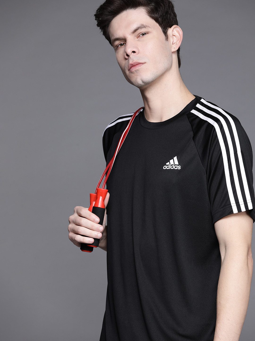 ADIDAS Men Black SERENO 3-Stripes Solid Sustainable T-shirt 
ADIDAS Men Black SERENO 3-Stripes Solid Sustainable T-shirt