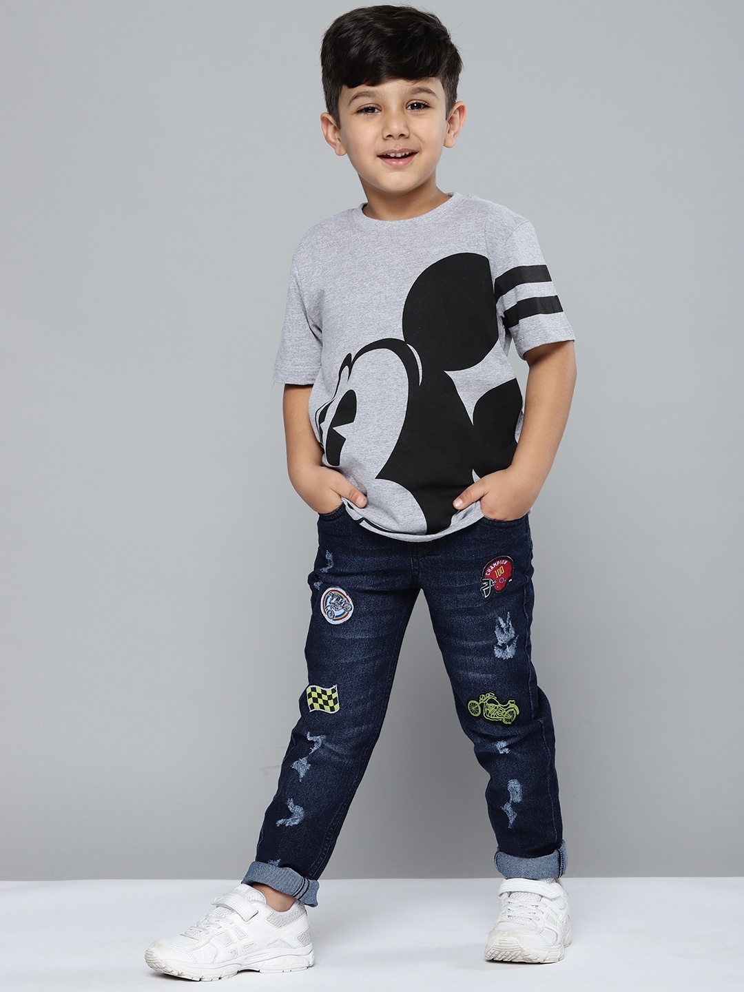 YK Boys Navy Blue Mildly Distressed Light Fade Stretchable Jeans with Applique Detail
YK Boys Navy Blue Mildly Distressed Light Fade Stretchable Jeans with Applique Detail