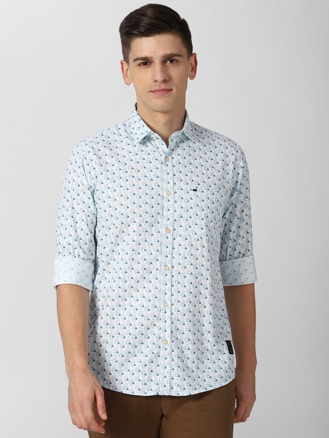 Peter England Casuals Men Blue & White Slim Fit Opaque Printed Pure Cotton Casual Shirt
Peter England Casuals Men Blue & White Slim Fit Opaque Printed Pure Cotton Casual Shirt
