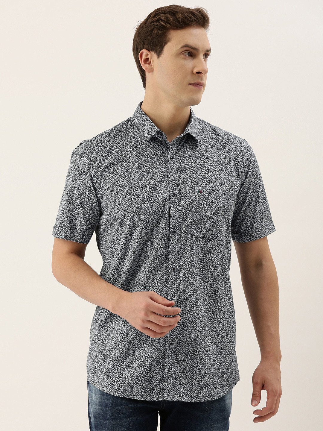 Peter England Casuals Men Blue & Black Slim Fit Floral Printed Pure Cotton Casual Shirt 
Peter England Casuals Men Blue & Black Slim Fit Floral Printed Pure Cotton Casual Shirt