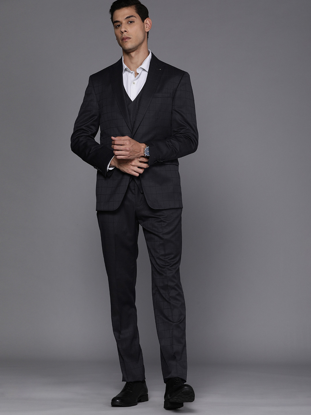 Louis Philippe Men Navy Blue Checked Slim-Fit Single-Breasted Three-Piece Formal Suit
Louis Philippe Men Navy Blue Checked Slim-Fit Single-Breasted Three-Piece Formal Suit