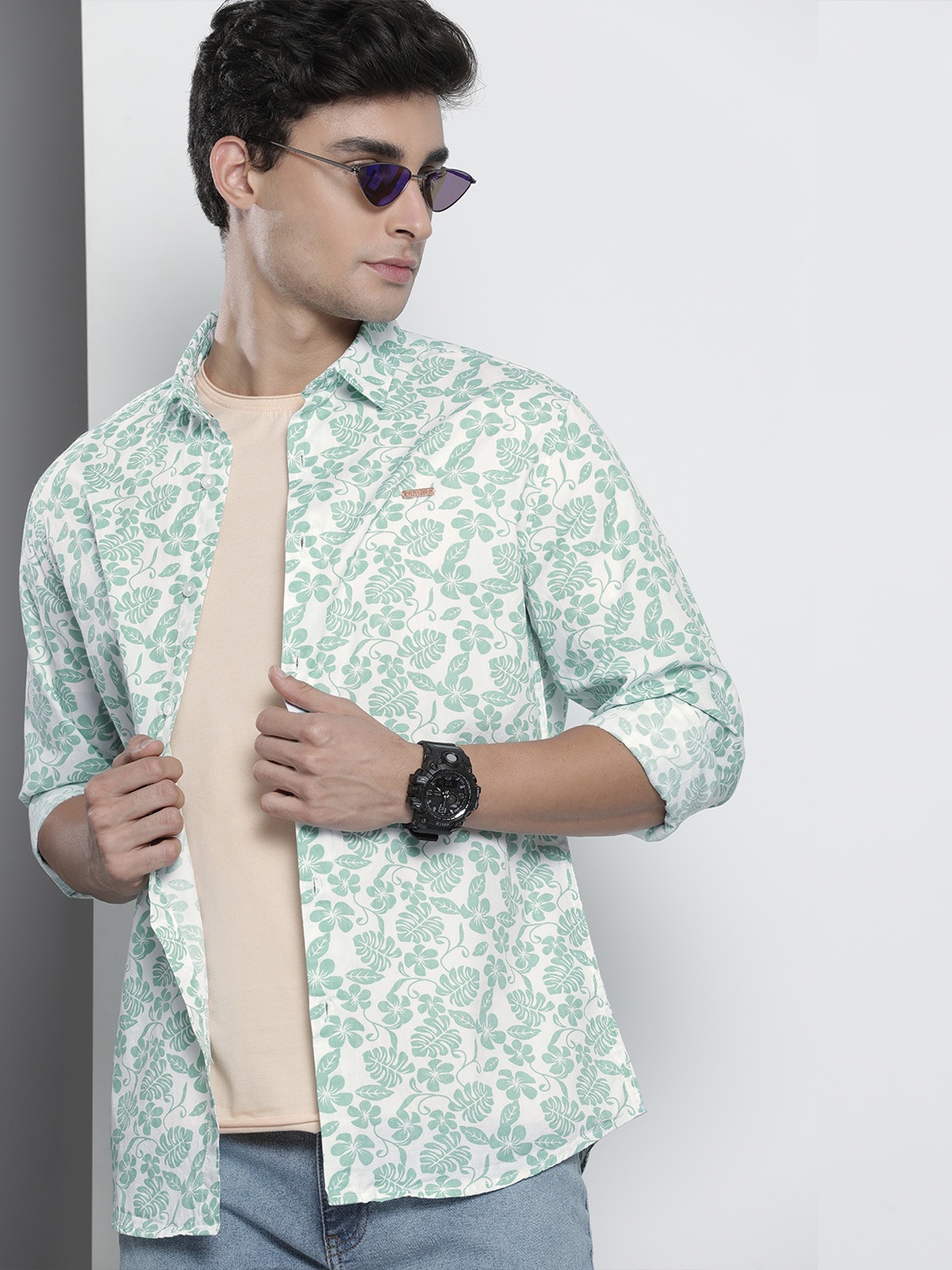 The Indian Garage Co Men Off White & Mint Green Slim Fit Tropical Printed Cotton Shirt
The Indian Garage Co Men Off White & Mint Green Slim Fit Tropical Printed Cotton Shirt