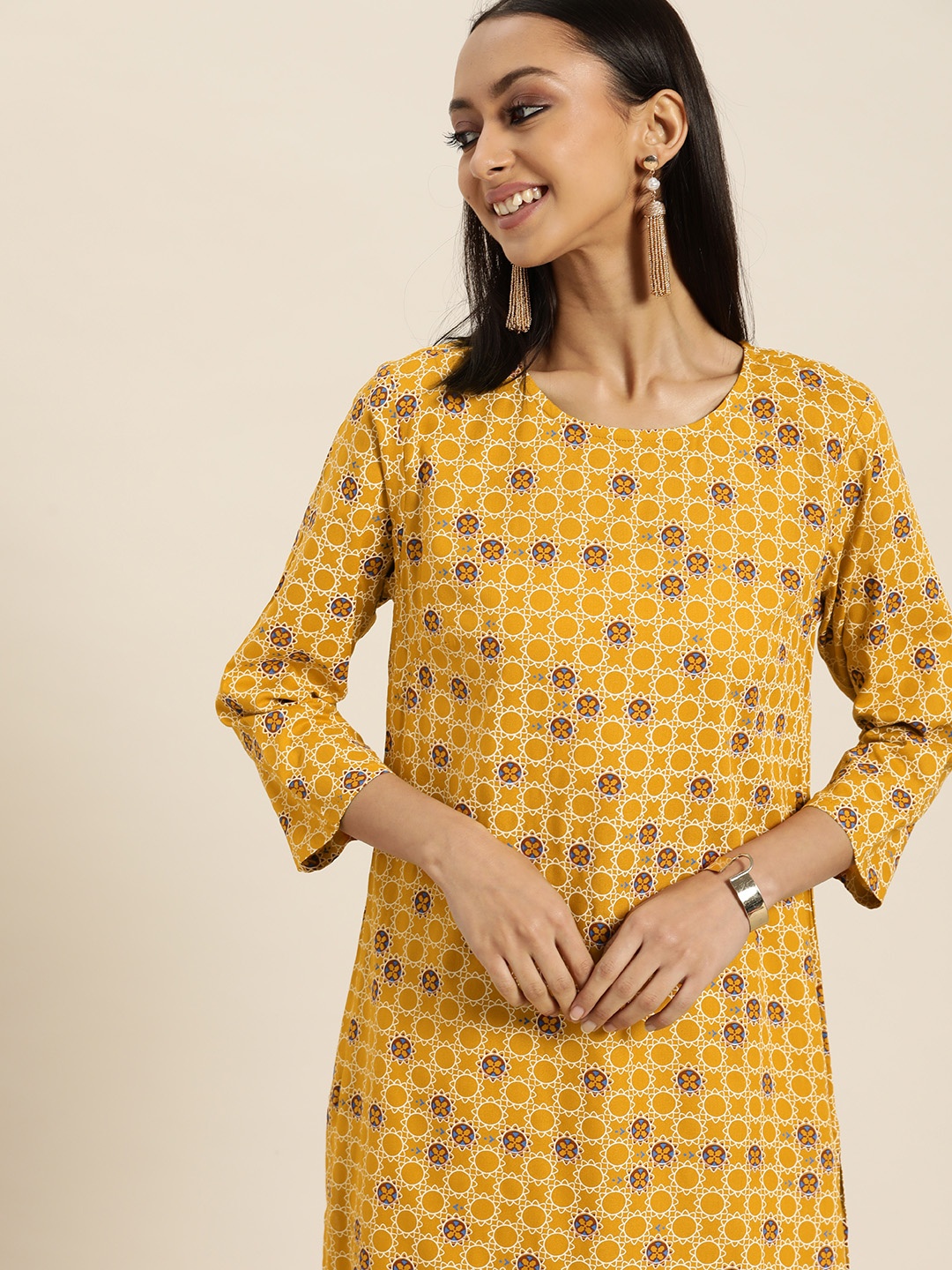 Sangria Women Mustard Yellow & White Ethnic Motifs Printed Regular Kurta with Palazzos
Sangria Women Mustard Yellow & White Ethnic Motifs Printed Regular Kurta with Palazzos