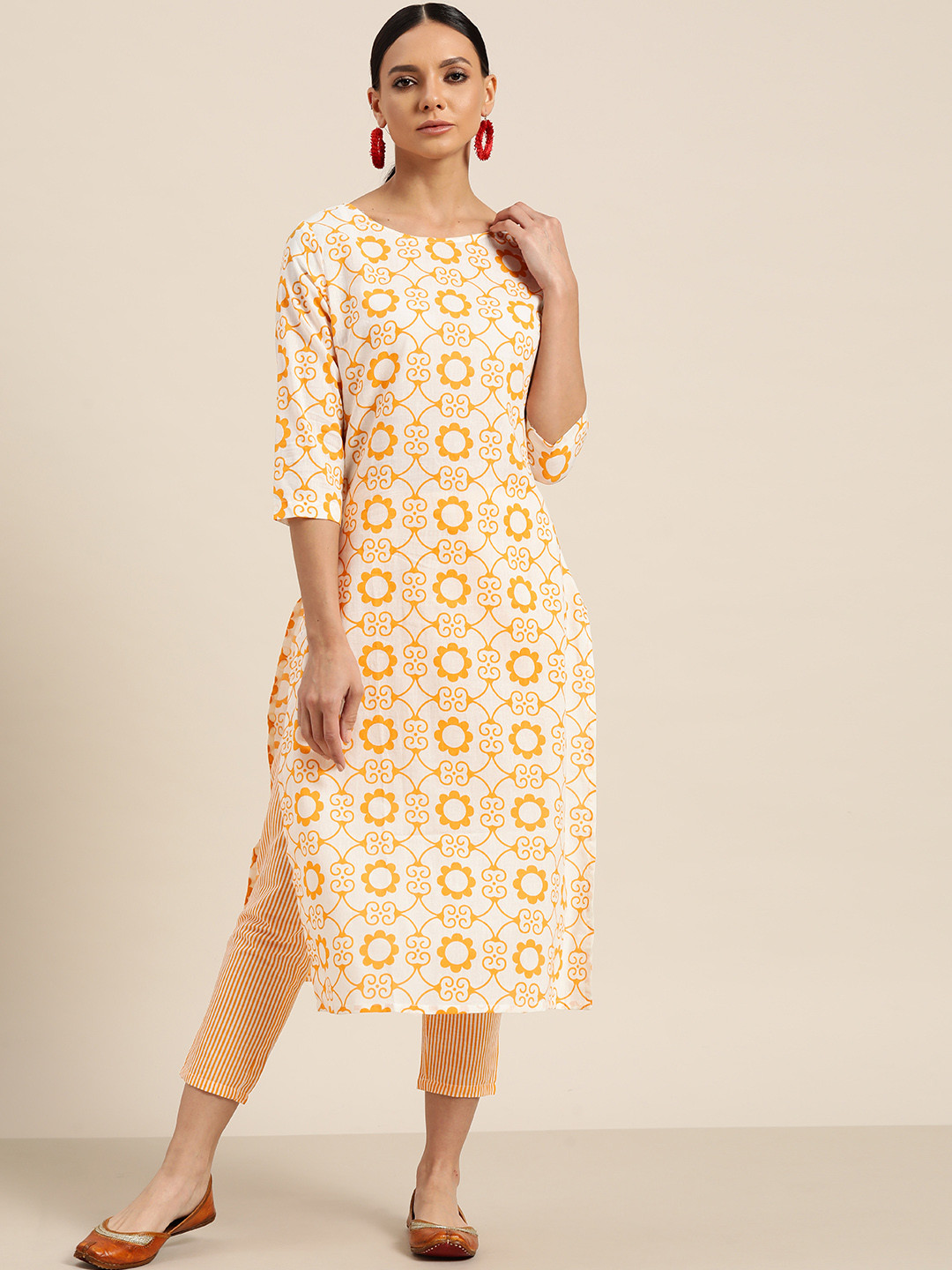 Sangria Women Yellow & Off-White Ethnic Motifs Printed Pure Cotton Kurta with Trousers
Sangria Women Yellow & Off-White Ethnic Motifs Printed Pure Cotton Kurta with Trousers