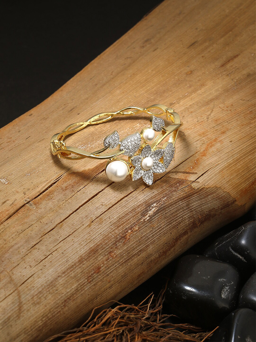 Adwitiya Collection Women Gold-Toned & White Brass Cubic Zirconia Handcrafted Gold-Plated Bangle-Style Bracelet
Adwitiya Collection Women Gold-Toned & White Brass Cubic Zirconia Handcrafted Gold-Plated Bangle-Style Bracelet