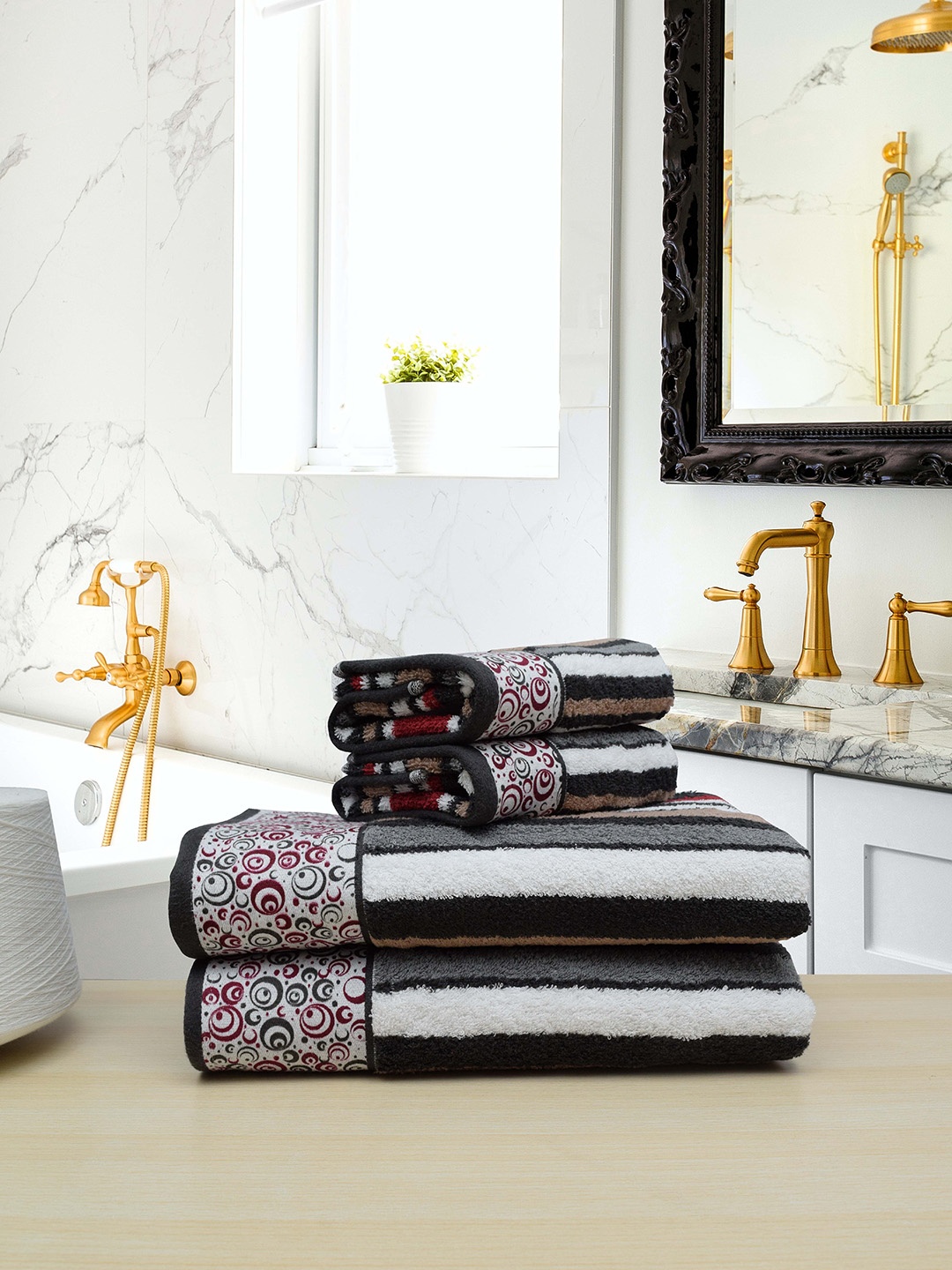 RANGOLI Set Of 4 White & Coffee Brown Striped 480 GSM Pure Cotton Terri Berri Towels
RANGOLI Set Of 4 White & Coffee Brown Striped 480 GSM Pure Cotton Terri Berri Towels