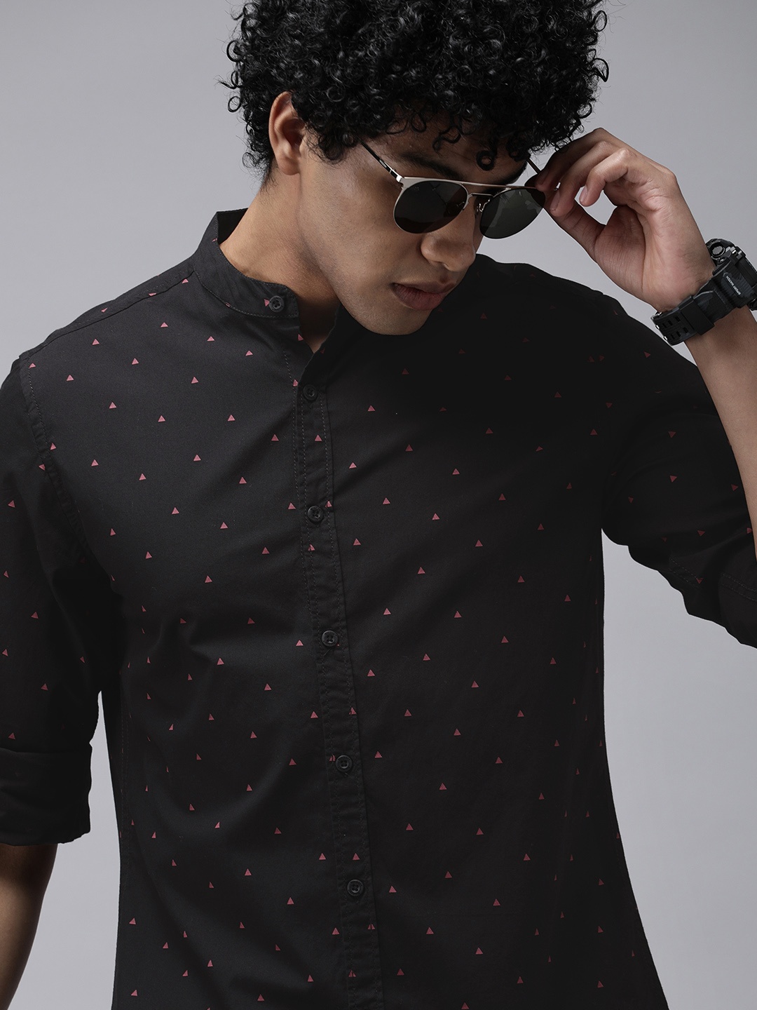 Roadster Men Midnight Blue Geometric Printed Regular Fit Semiformal Pure Cotton Shirt
Roadster Men Midnight Blue Geometric Printed Regular Fit Semiformal Pure Cotton Shirt