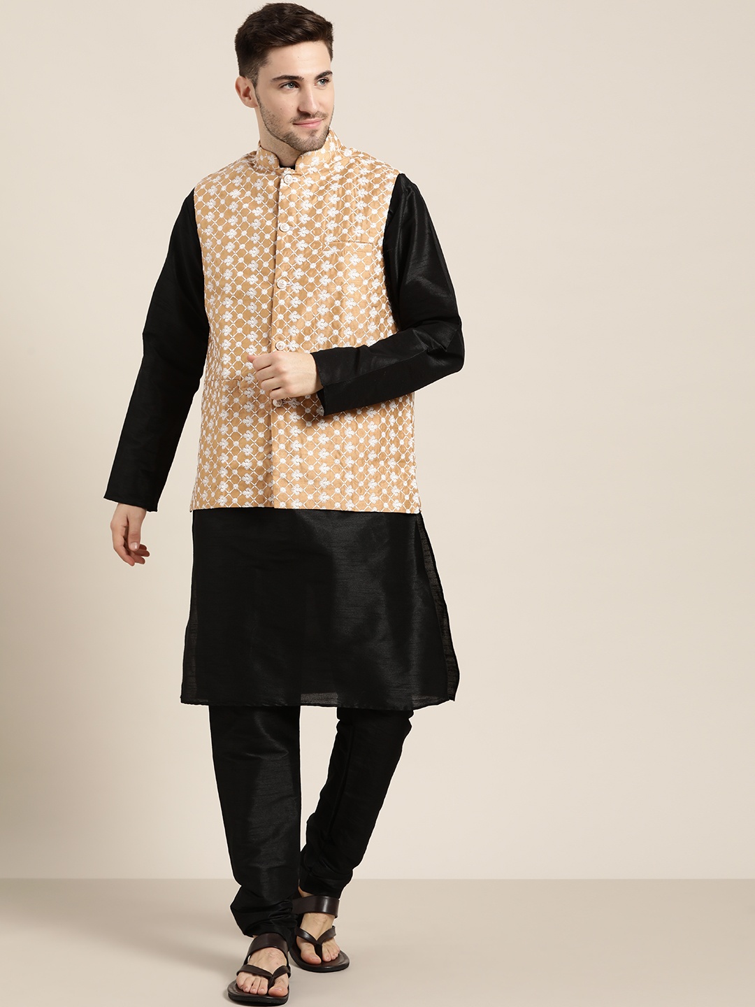 SOJANYA Men Black & Beige Ethnic Embroidered Thread Work Kurta Set with Nehru Jacket
SOJANYA Men Black & Beige Ethnic Embroidered Thread Work Kurta Set with Nehru Jacket