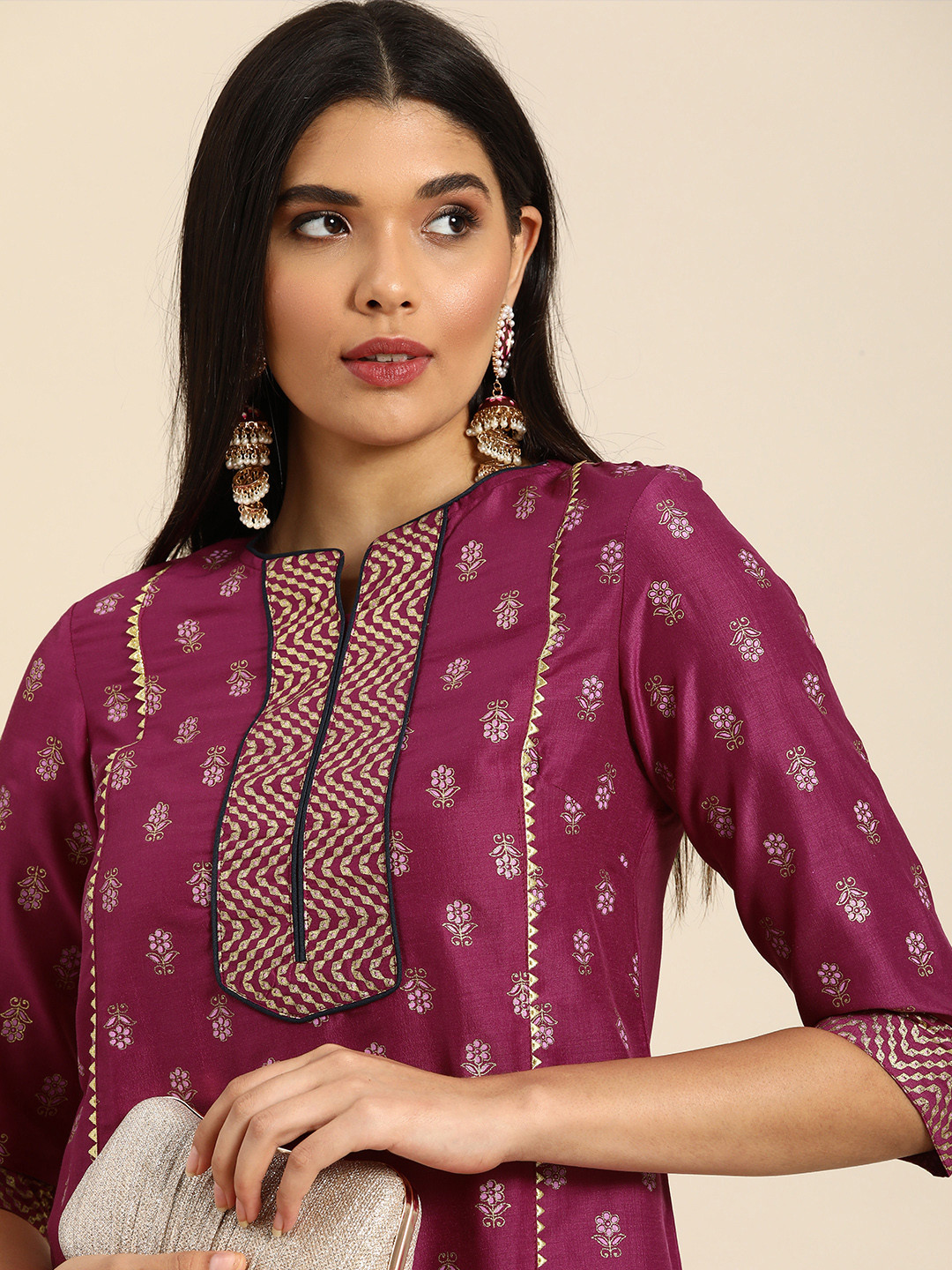 Anouk Women Red & Gold-Toned Ethnic Motifs Printed Regular Kurta with Palazzos
Anouk Women Red & Gold-Toned Ethnic Motifs Printed Regular Kurta with Palazzos