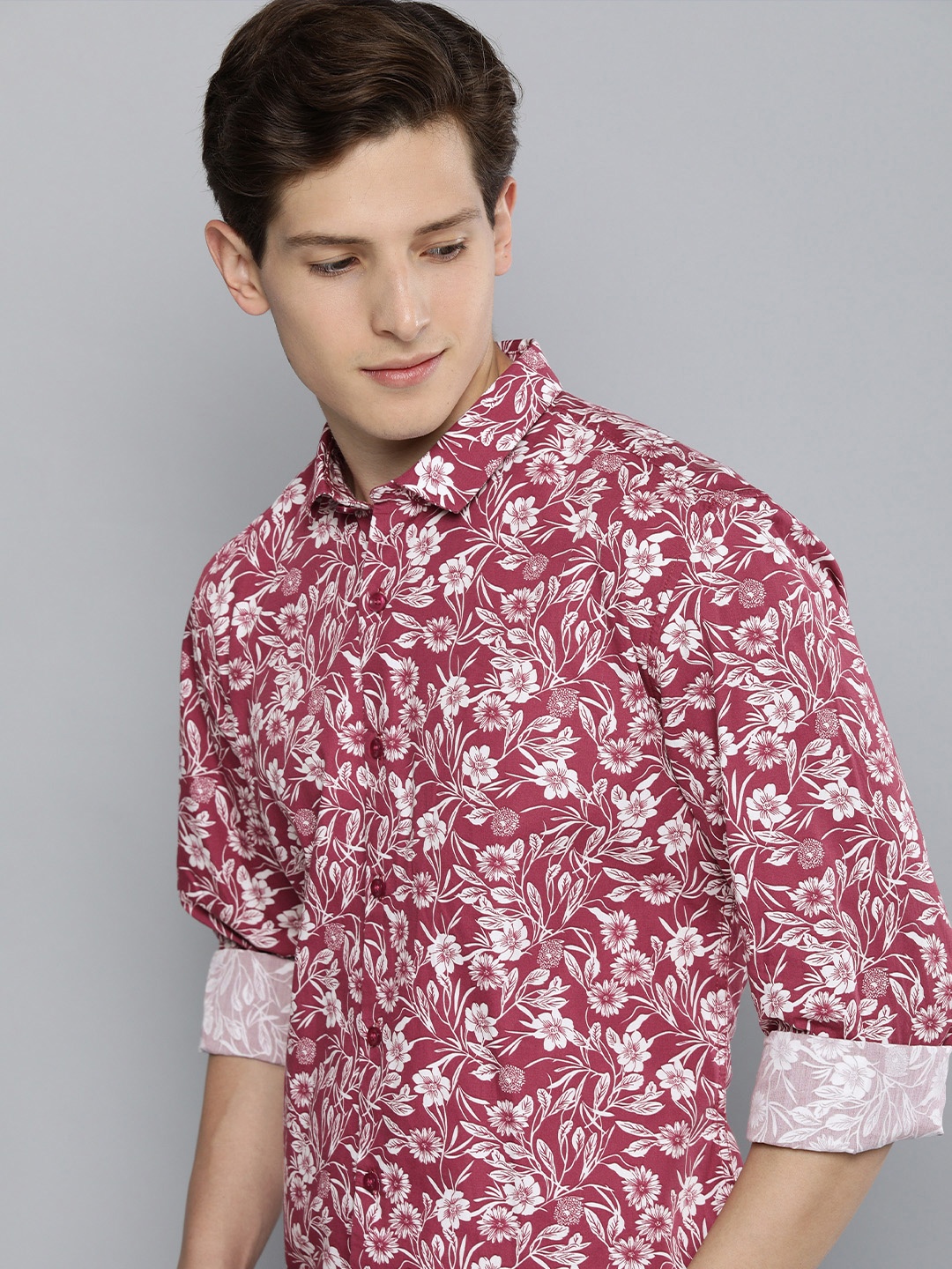 Mast & Harbour Men Rose Slim Fit Conversational Printed Opaque Pure Cotton Casual Shirt
Mast & Harbour Men Rose Slim Fit Conversational Printed Opaque Pure Cotton Casual Shirt