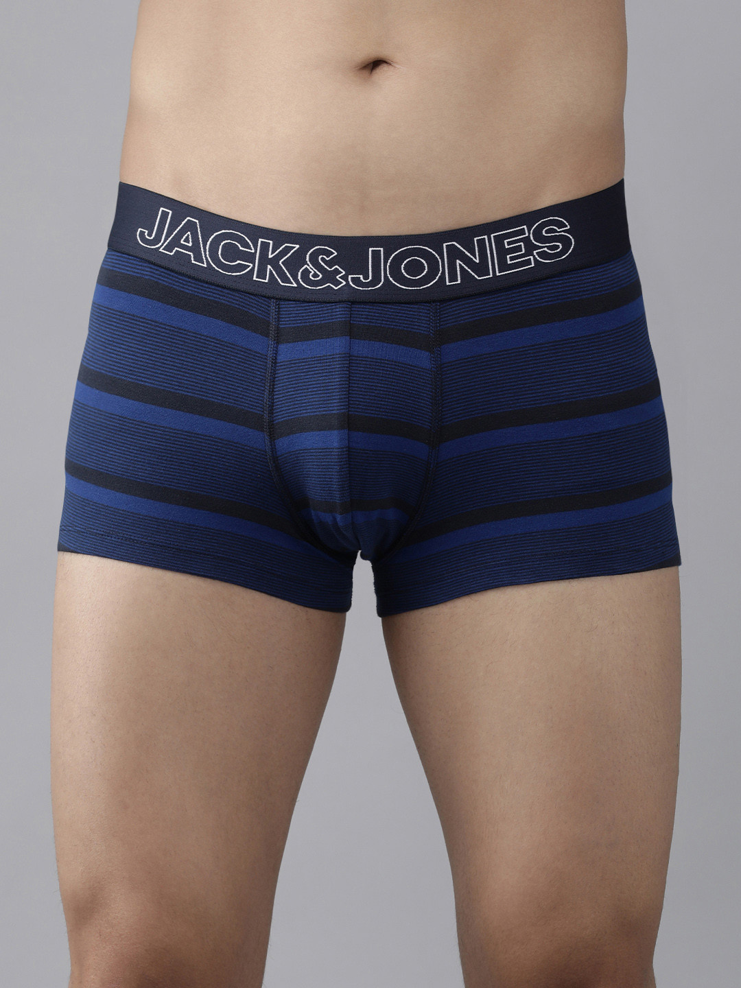 Jack & Jones Men Blue Striped Mid-Rise Trunk 1220704001
Jack & Jones Men Blue Striped Mid-Rise Trunk 1220704001
