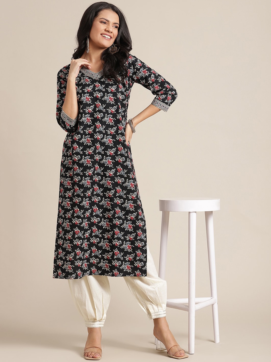 Varanga Women Black & Red Floral Printed Kurta