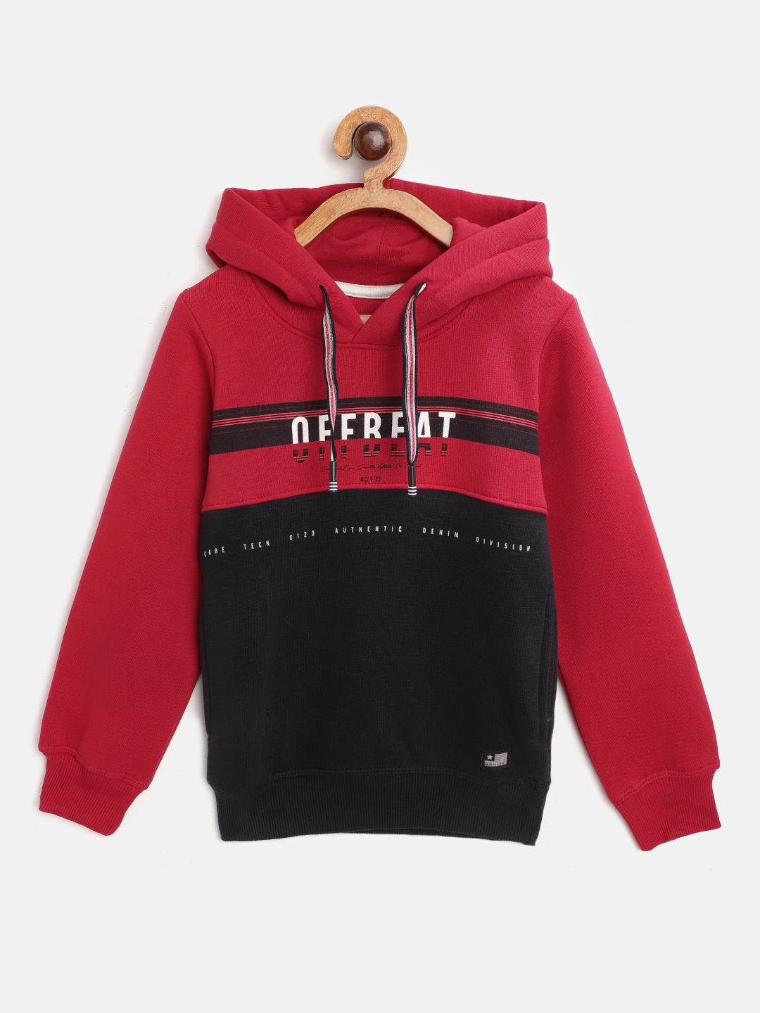Monte Carlo Boys Maroon & Navy Blue Colourblocked Hooded Sweatshirt with Printed Detail
Monte Carlo Boys Maroon & Navy Blue Colourblocked Hooded Sweatshirt with Printed Detail