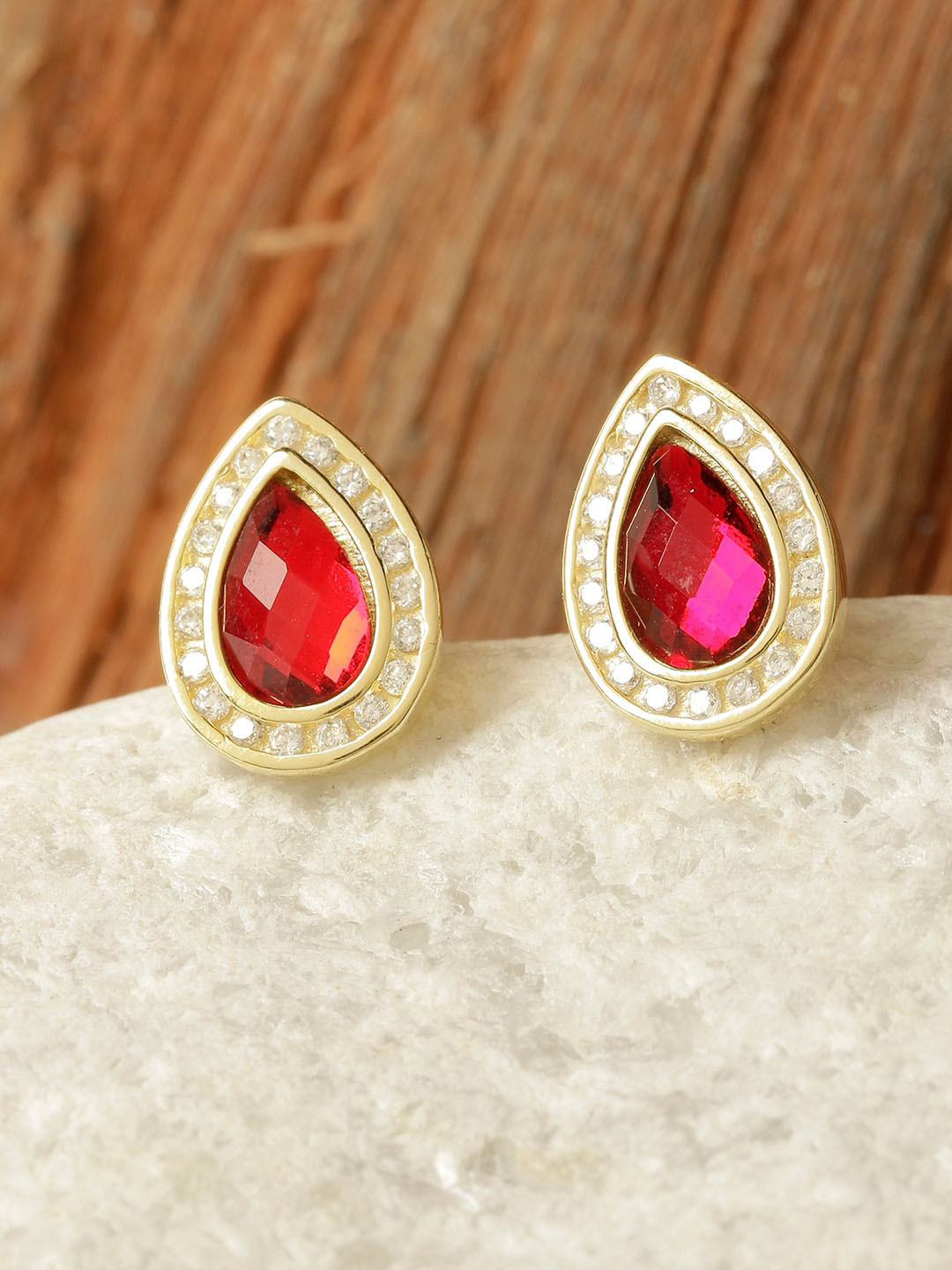 GIVA 925 Sterling Silver 18k Gold Plated Ruby Red Tear Drop Earrings
GIVA 925 Sterling Silver 18k Gold Plated Ruby Red Tear Drop Earrings
