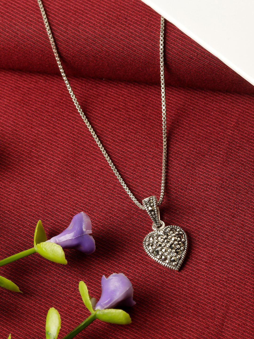 GIVA 925 Sterling Silver Oxidised Studded Heart Pendant with Box Chain
GIVA 925 Sterling Silver Oxidised Studded Heart Pendant with Box Chain