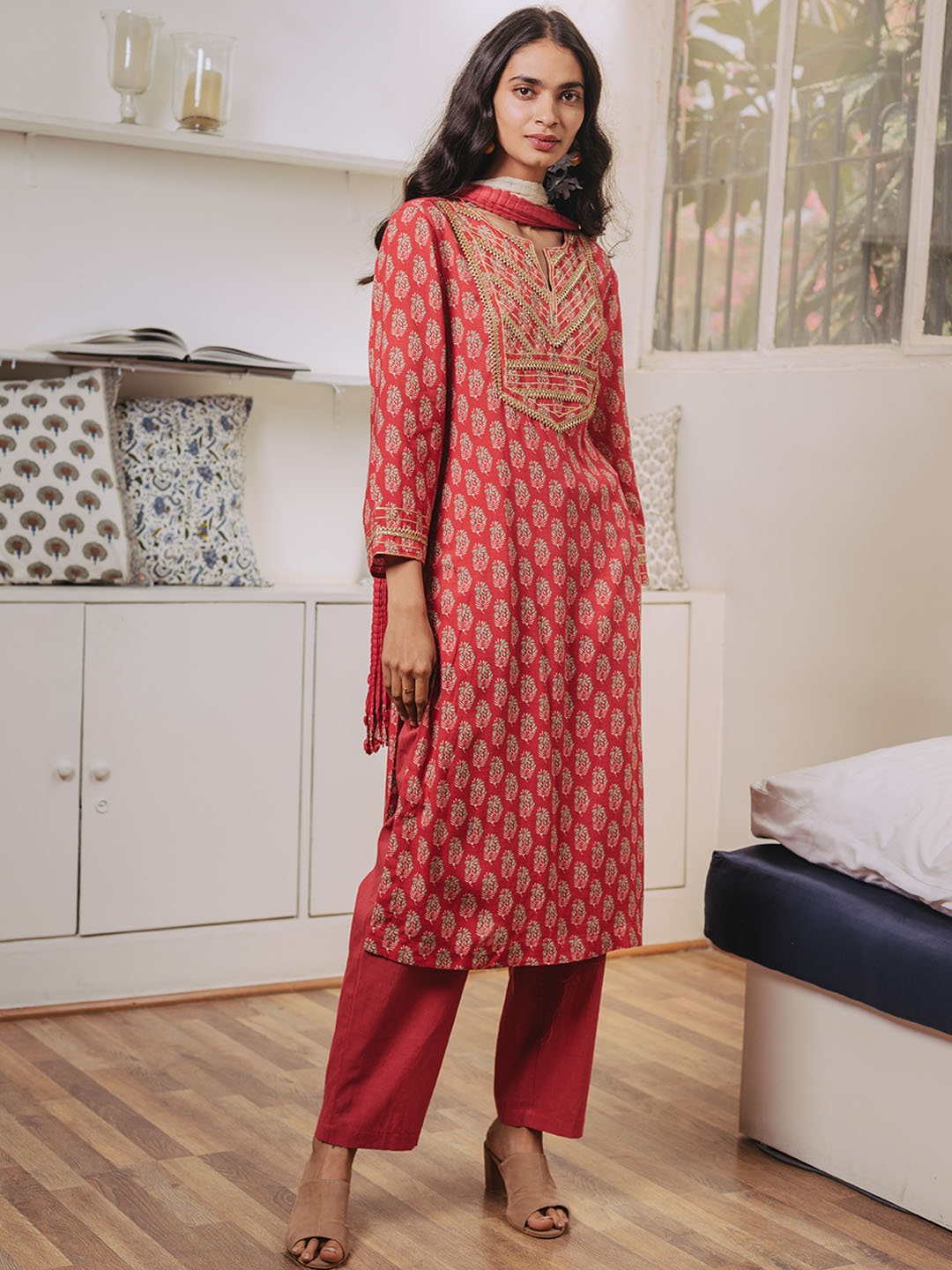 aarke Ritu Kumar Women Red Ethnic Motifs Printed Regular Gotta Patti Kurta with Trousers & With Dupatta
aarke Ritu Kumar Women Red Ethnic Motifs Printed Regular Gotta Patti Kurta with Trousers & With Dupatta