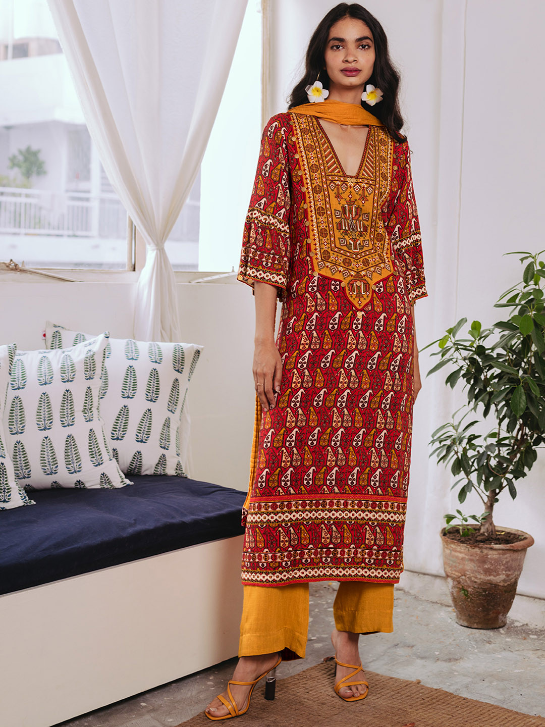 aarke Ritu Kumar Women Red & Yellow Ethnic Print Regular Kurta Set & With Dupatta
aarke Ritu Kumar Women Red & Yellow Ethnic Print Regular Kurta Set & With Dupatta