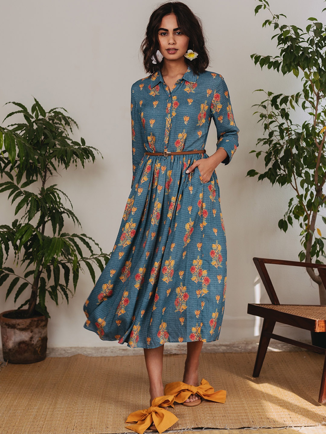 aarke Ritu Kumar Green & Peach Coloured Ethnic Motifs Print Gathered A-Line Midi Dress
aarke Ritu Kumar Green & Peach Coloured Ethnic Motifs Print Gathered A-Line Midi Dress