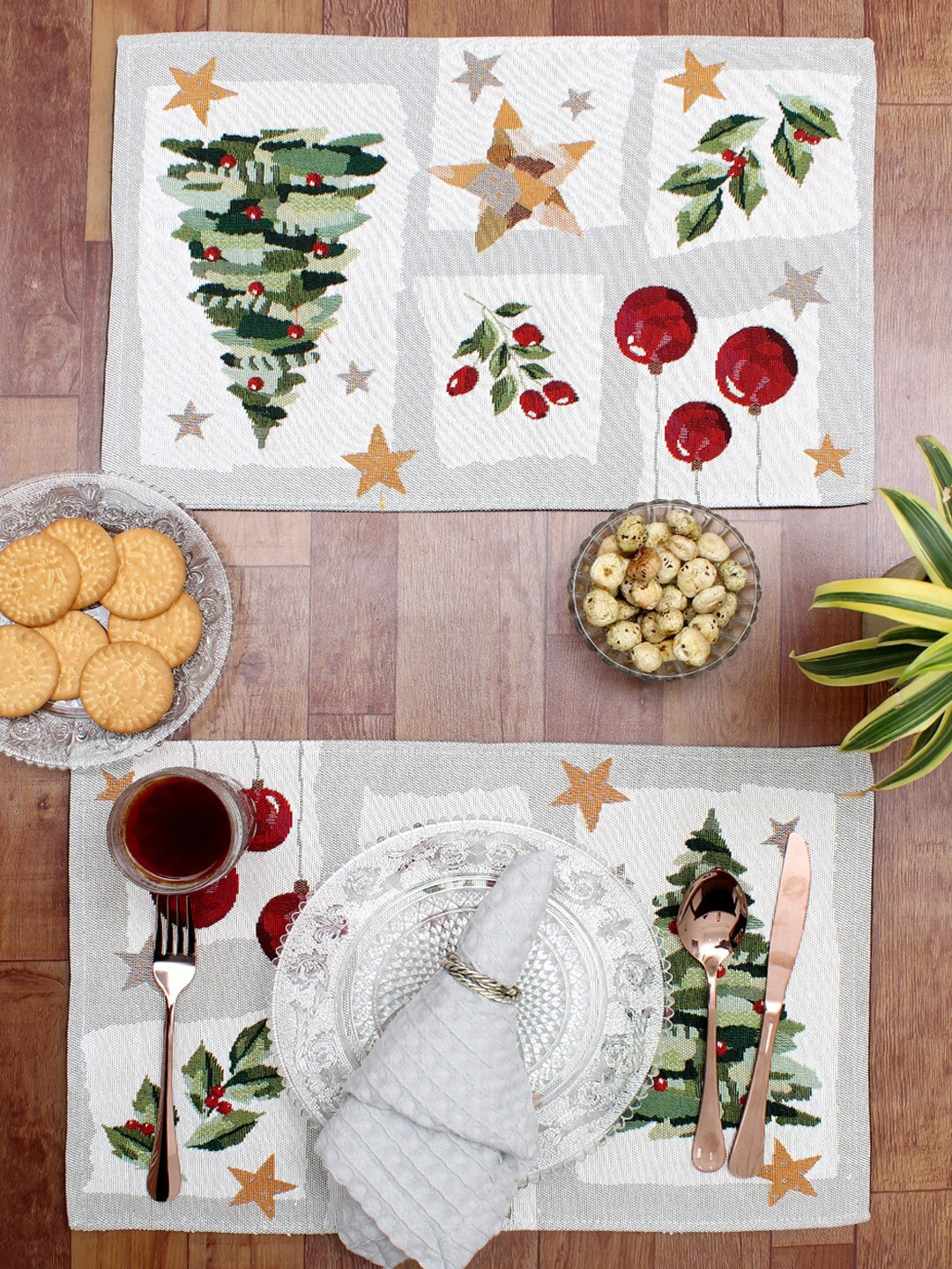 AVI Living Set Of 6 White & Red Starry Christmas Table Placemats