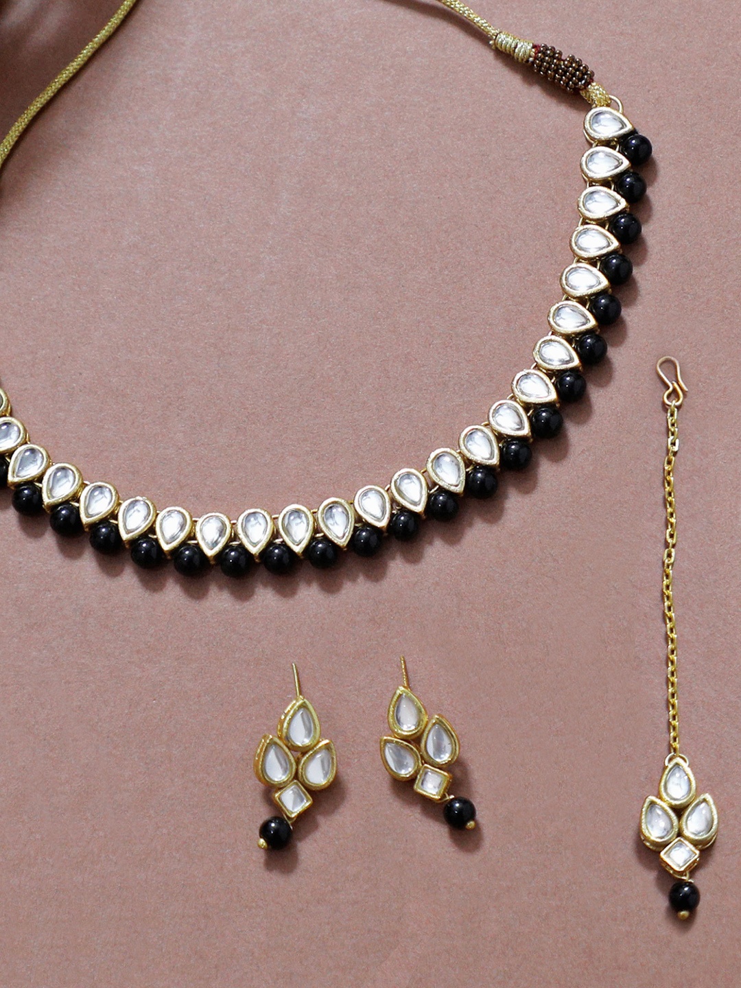 KARATCART Gold-Plated Black & White Kundan-Studded & Beaded Handcrafted Jewellery Set
KARATCART Gold-Plated Black & White Kundan-Studded & Beaded Handcrafted Jewellery Set