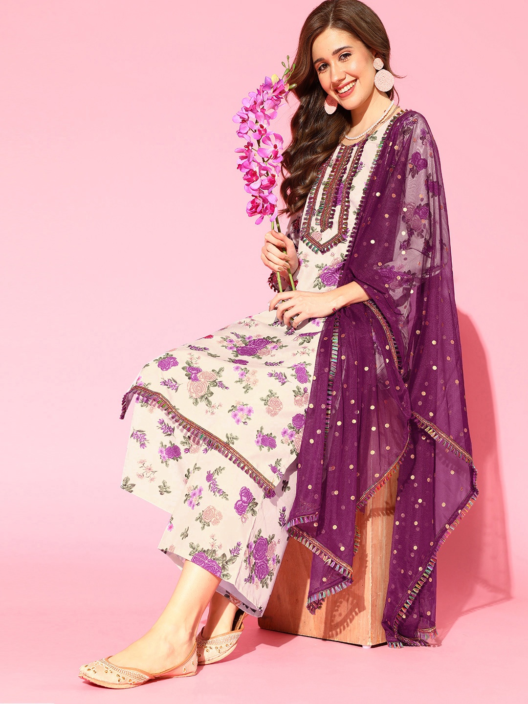 Ahalyaa Women Beige Floral Printed Regular Gotta Patti Kurta with Palazzos & With Dupatta
Ahalyaa Women Beige Floral Printed Regular Gotta Patti Kurta with Palazzos & With Dupatta