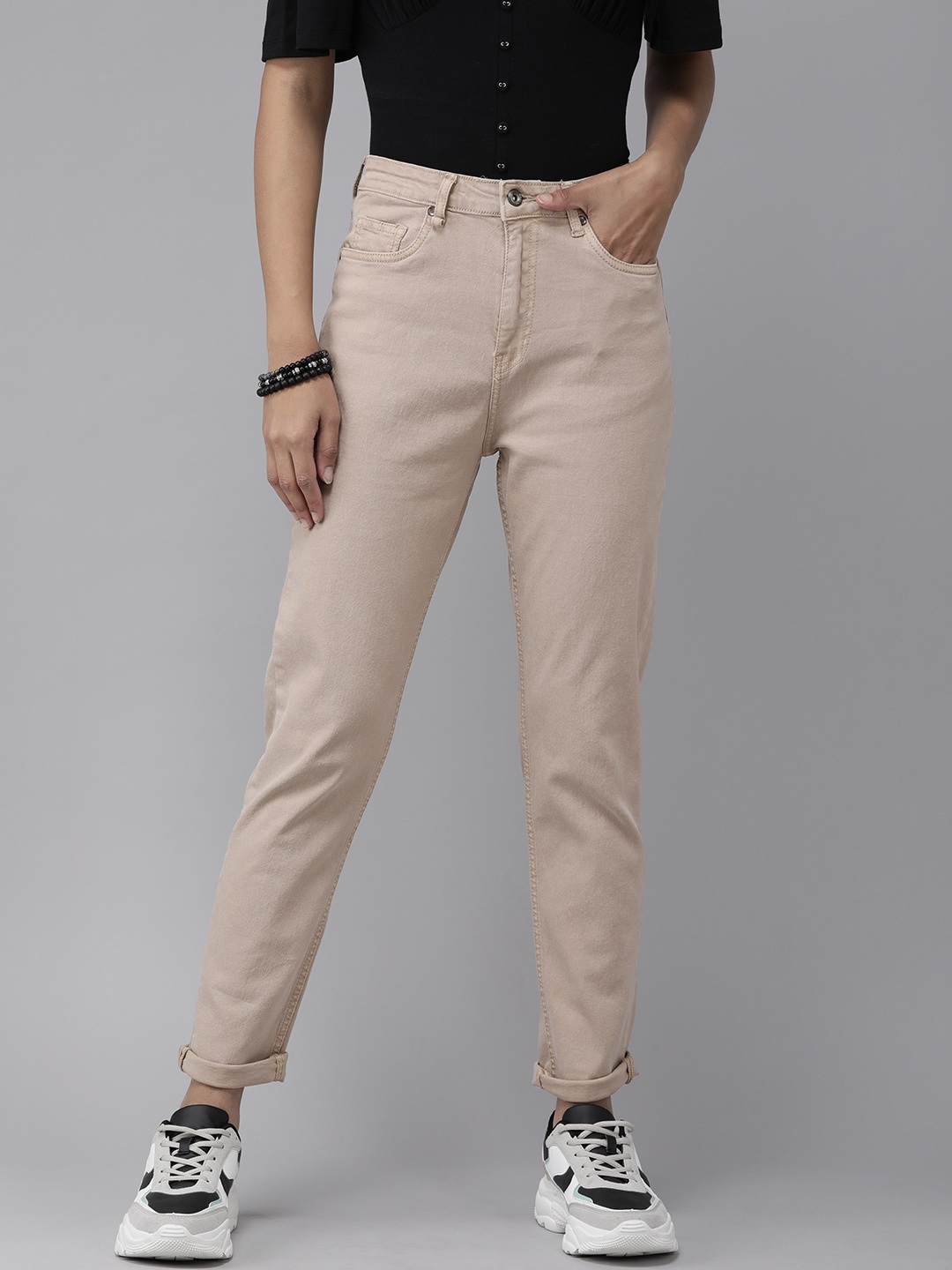 Roadster Women Beige Boyfriend Fit High-Rise Stretchable Jeans