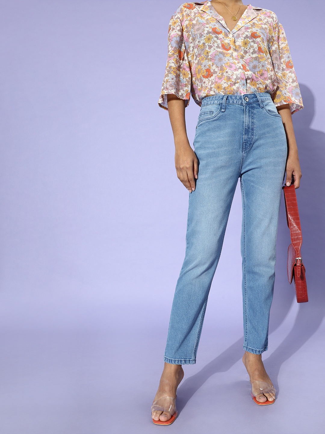 The Roadster Lifestyle Co Women Blue Boyfriend Fit High-Rise Light Fade Stretchable Jeans
The Roadster Lifestyle Co Women Blue Boyfriend Fit High-Rise Light Fade Stretchable Jeans