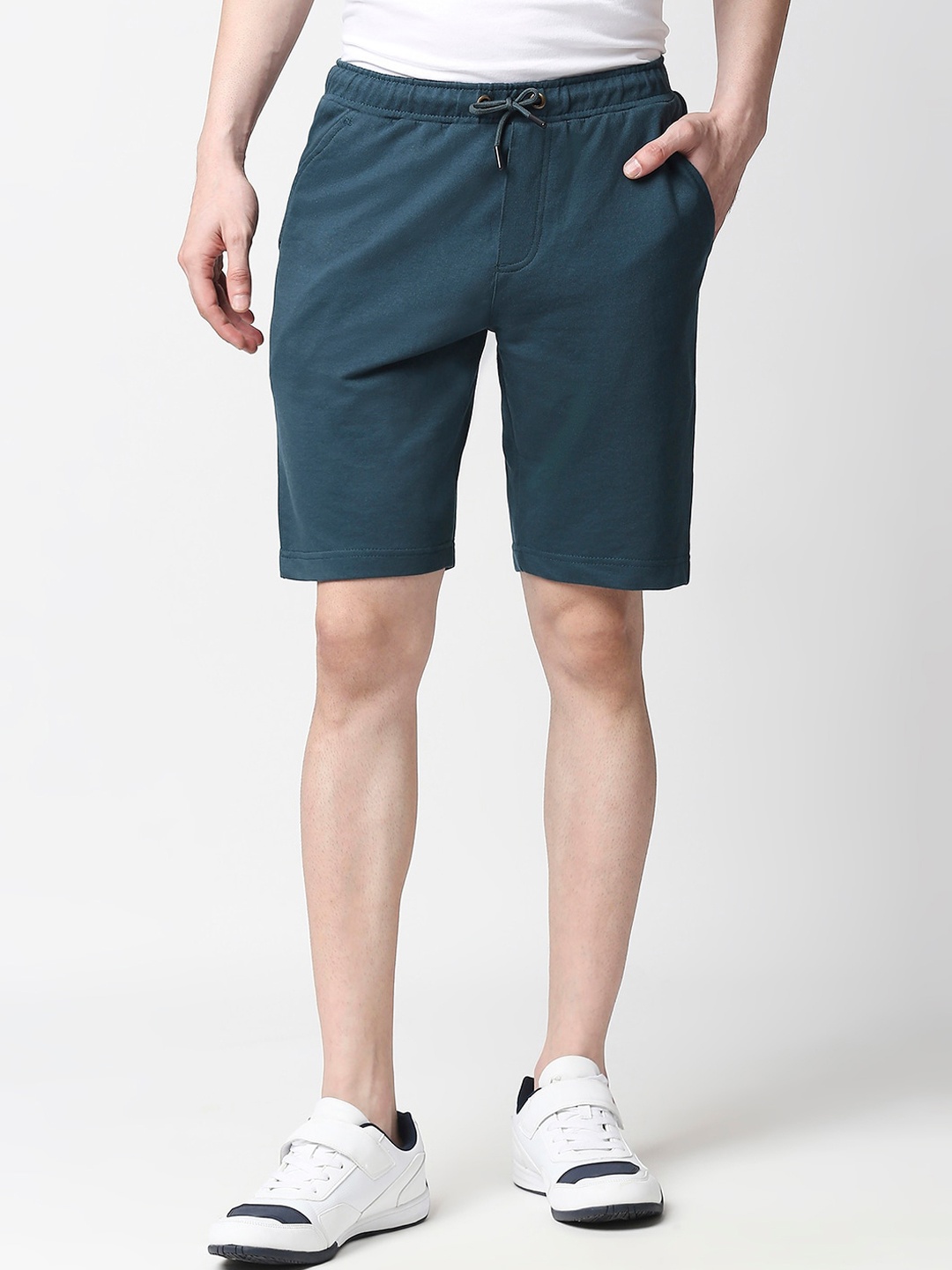 Bewakoof Men Green Mid-Rise Regular Shorts