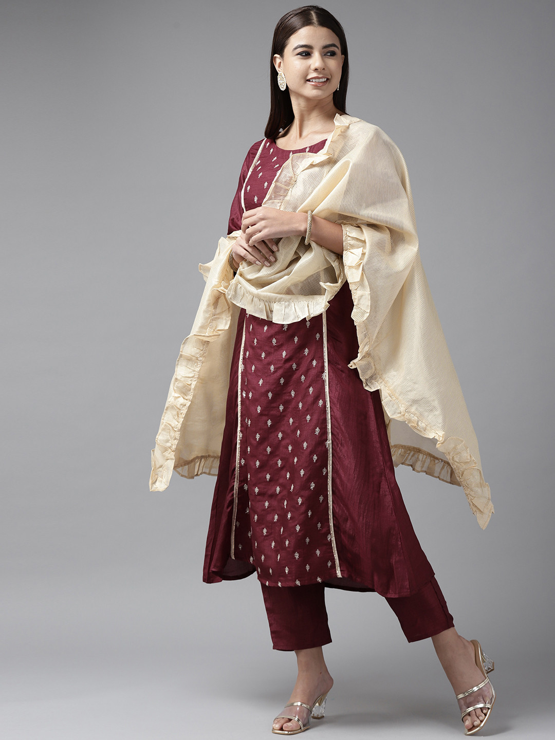 Indo Era Women Burgundy Ethnic Motifs Embroidered Panelled Gotta Patti Kurta with Trousers & With Dupatta
Indo Era Women Burgundy Ethnic Motifs Embroidered Panelled Gotta Patti Kurta with Trousers & With Dupatta