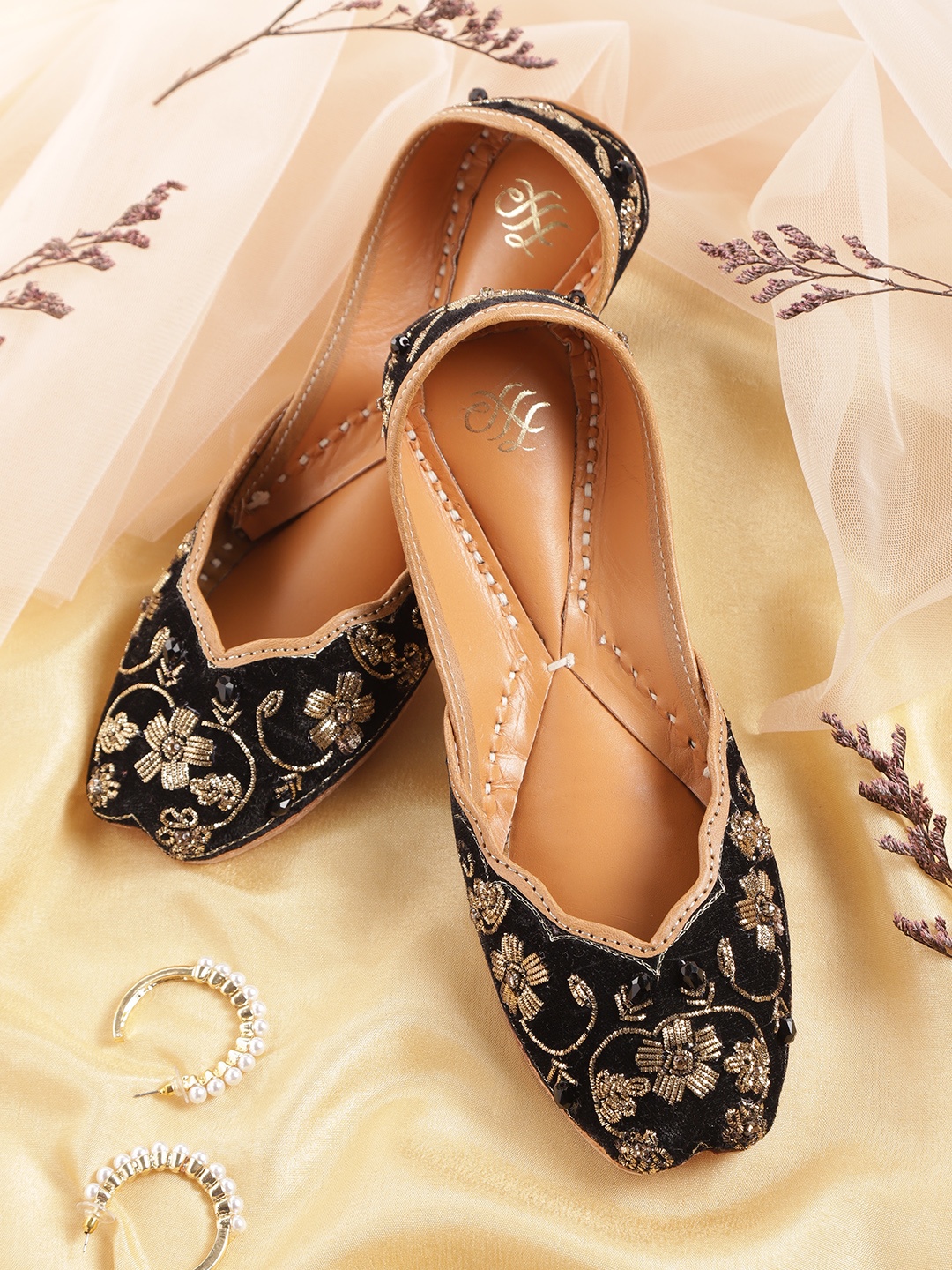 House of Pataudi Women Black & Gold-Toned Floral Stone Embellished Handcrafted Ballerinas
House of Pataudi Women Black & Gold-Toned Floral Stone Embellished Handcrafted Ballerinas
