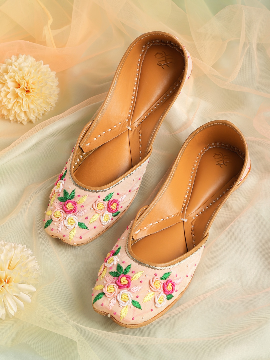 House of Pataudi Peach-Coloured & White Ethnic Embellished Handcrafted Leather Mojaris
House of Pataudi Peach-Coloured & White Ethnic Embellished Handcrafted Leather Mojaris