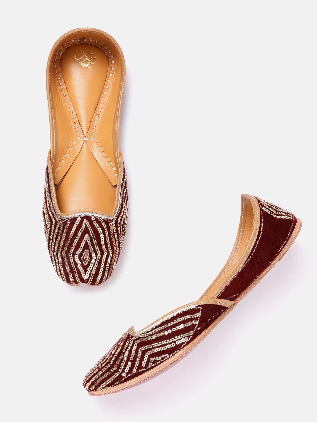 House of Pataudi Women Maroon & Gold-Toned Embellished Velvet Finish Leather Mojaris
House of Pataudi Women Maroon & Gold-Toned Embellished Velvet Finish Leather Mojaris