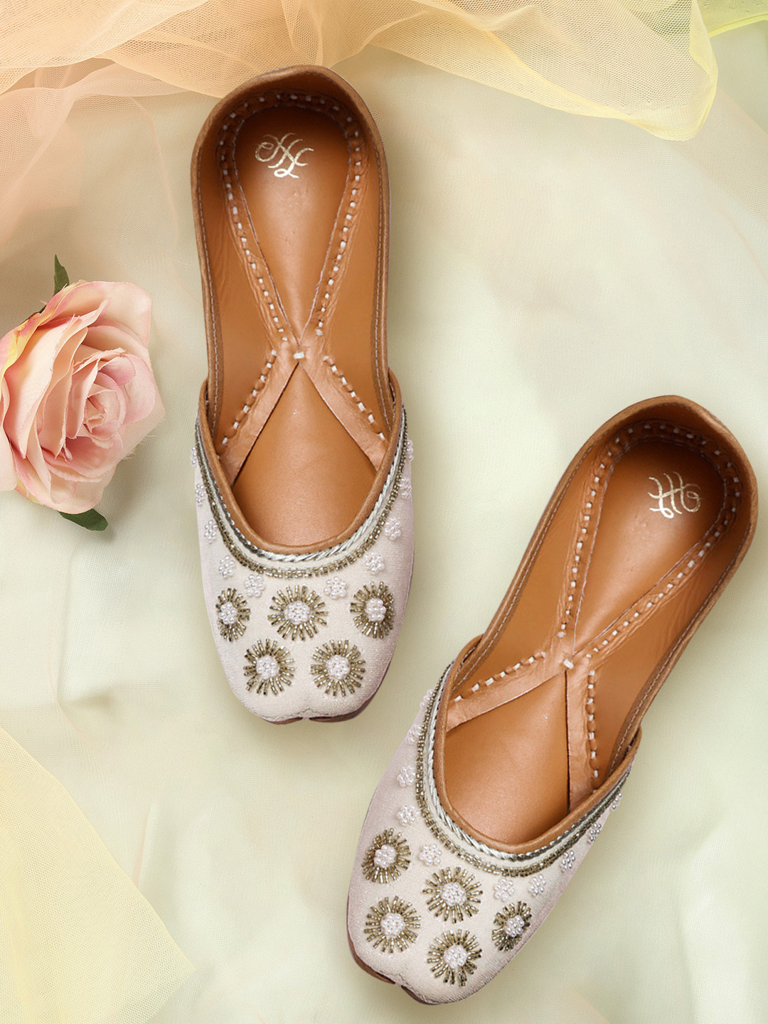 House of Pataudi Women Off White & Gold-Toned Embellished Handcrafted Mojaris
House of Pataudi Women Off White & Gold-Toned Embellished Handcrafted Mojaris