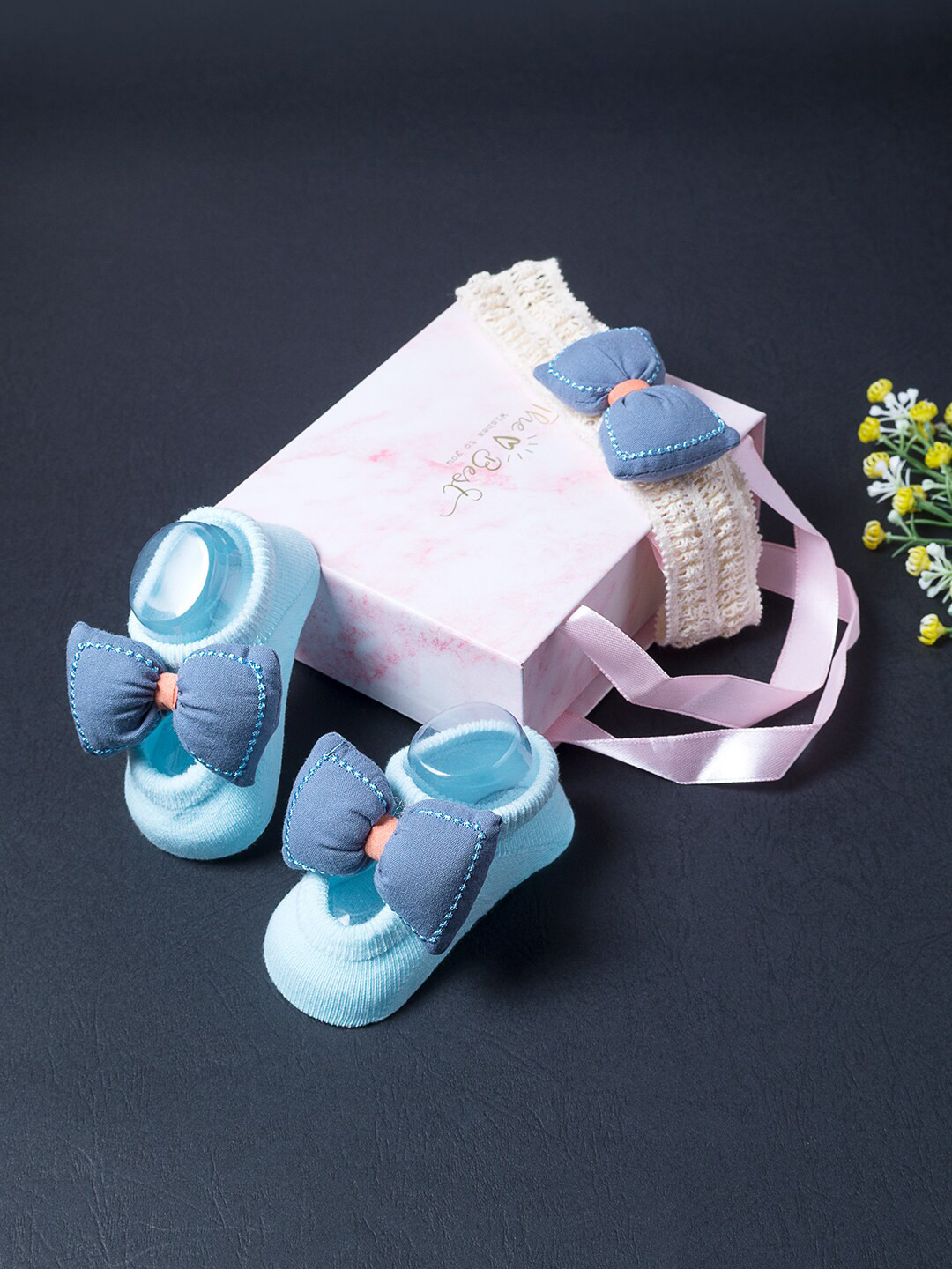 Golden Peacock Girls Blue & White Set of 2 Head Band & Socks Set
Golden Peacock Girls Blue & White Set of 2 Head Band & Socks Set